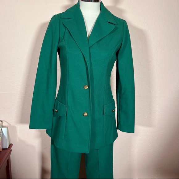 Vintage 60 70 ILGWU forest green Brass buttons Wide Collar